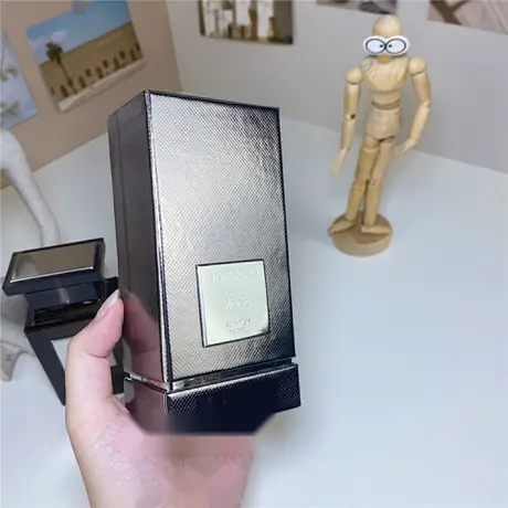 Tom Ford Oud Wood Parfum — photo 3