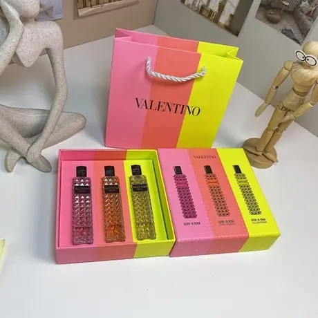 Valentino Coffret Donna Born in Roma Coffret format voyage — photo 3